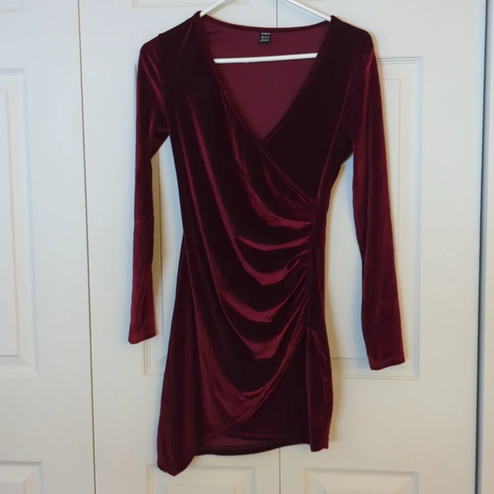 Elegant Velvet Set - Picture 3 of 5